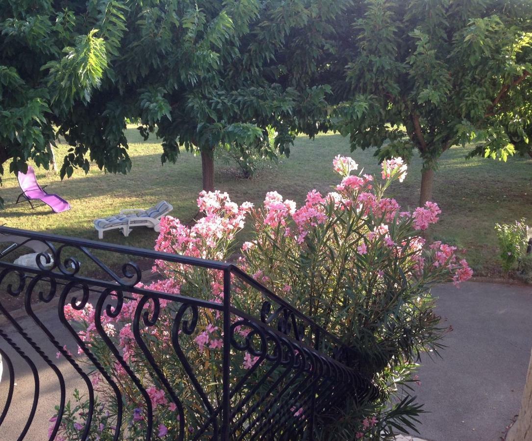Au Mas Des Graviers Bed & Breakfast Salavas Ngoại thất bức ảnh