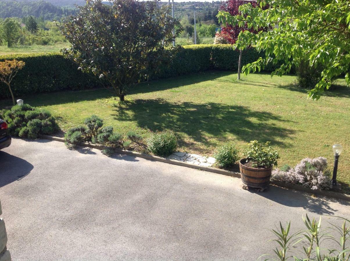Au Mas Des Graviers Bed & Breakfast Salavas Ngoại thất bức ảnh